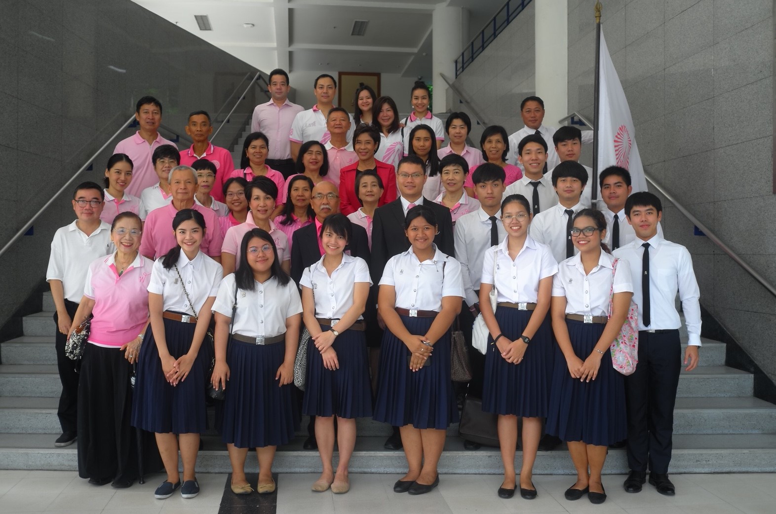 พิธีวางพวงมาลาถวายสักการะพระบาทสมเด็จพระจุลจอมเกล้าเจ้าอยู่หัว เนื่องในวันปิยมหาราช